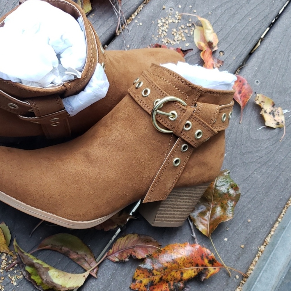 Maple Suede Booties - Picture 7 of 9
